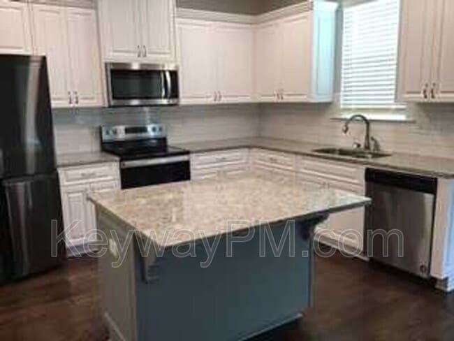 Building Photo - 3060 Lobella Dr