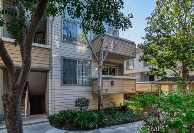 Building Photo - 11150 Glenoaks Blvd