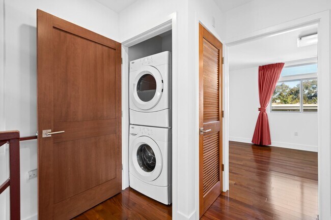 Building Photo - 1415 Butler Ave #1
