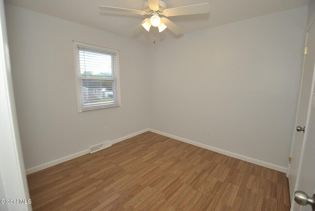 Building Photo - 33 B Ledgewood Dr