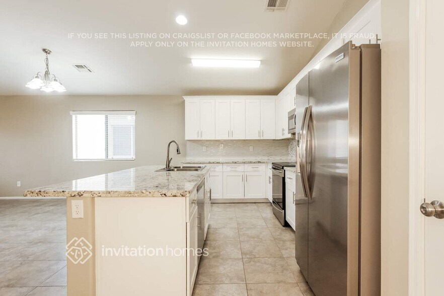 Building Photo - 2231 S 101st Dr