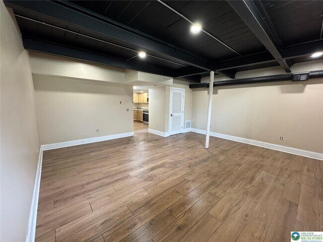 Building Photo - 330 Linden Ave