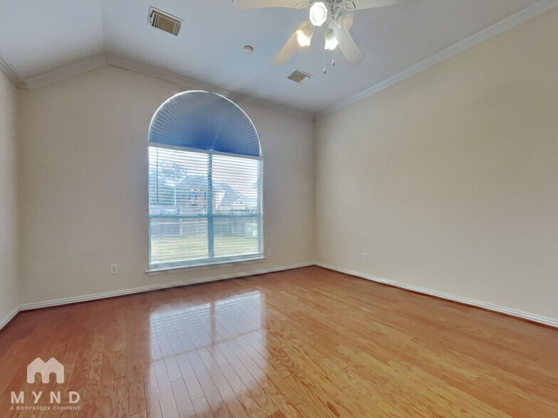 Building Photo - 3009 Fallbrook Ct