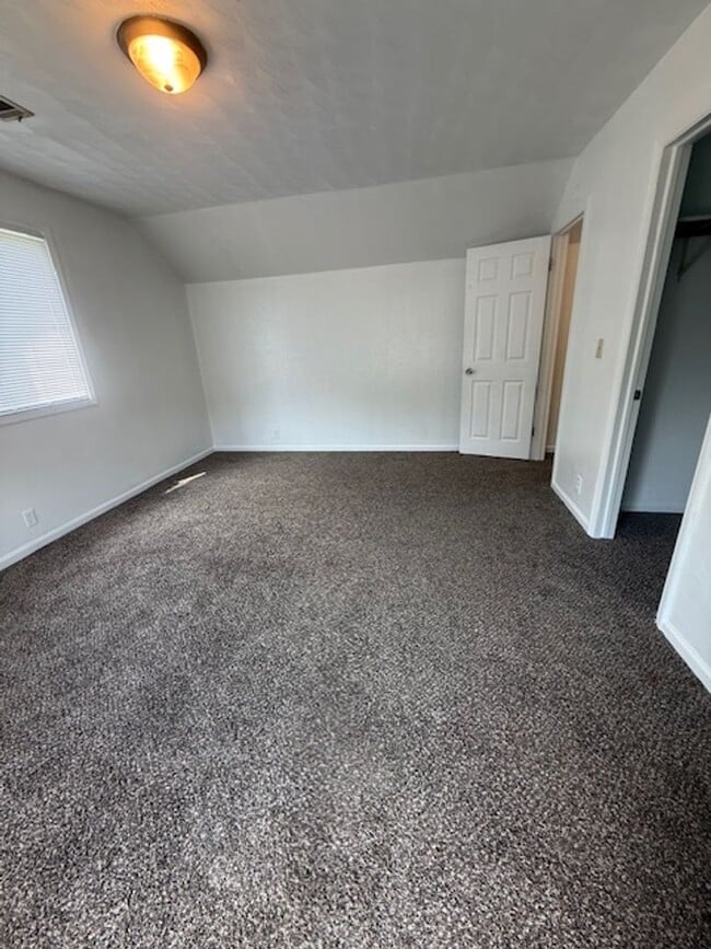 Building Photo - 3 Bedroom / 2 Bathroom House in Peoria