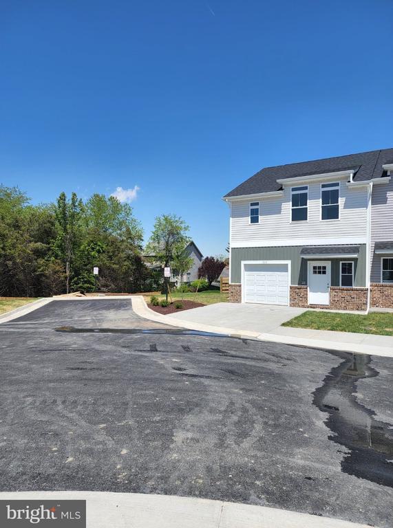 Building Photo - 111 Coralyrose Ct