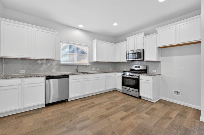 Building Photo - 221 Arabian Colt Dr