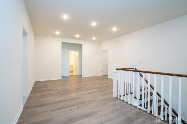 Building Photo - 3403 Jordan Dr