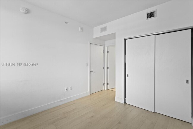 Building Photo - 16385 Biscayne Blvd