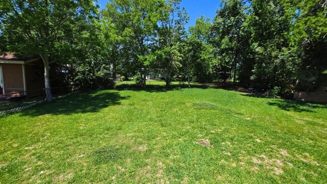 Building Photo - 502 Azalea Dr
