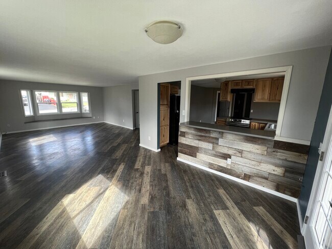 Building Photo - 610-612 12th St NE