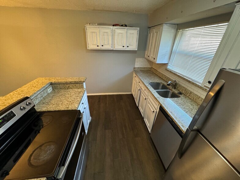 Building Photo - 524 Shennandoah Dr