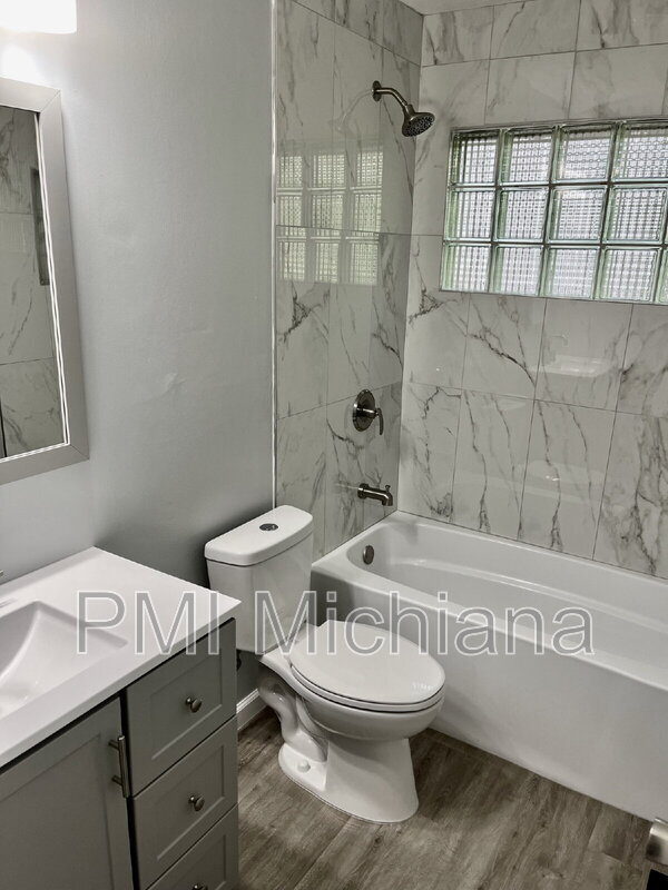 Building Photo - 3110 Voll Ln