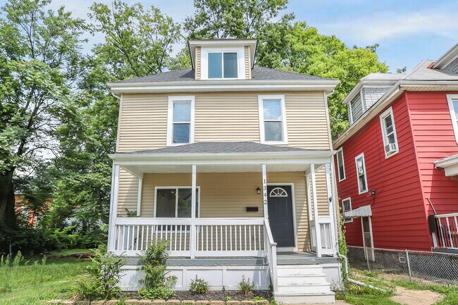 Primary Photo - 1342 E Fulton St