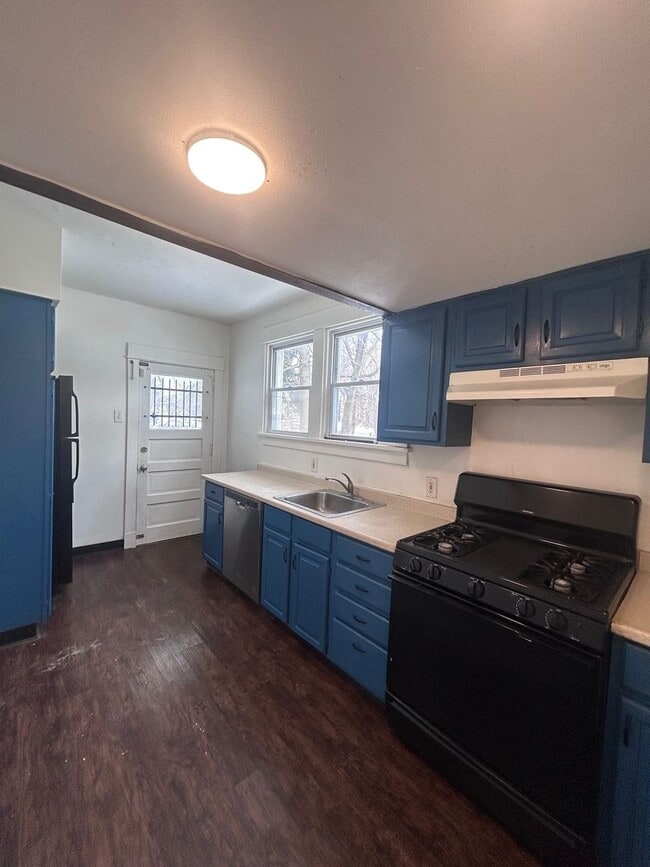 Building Photo - Updated 3 Bedroom Home l Marhsall Shadeland