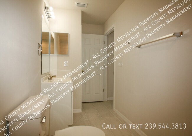 Building Photo - 1309 SE 8th Pl