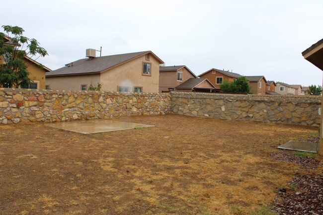 Building Photo - STUNNING MOUNTAIN VIEWS - Move-in special call the office for details