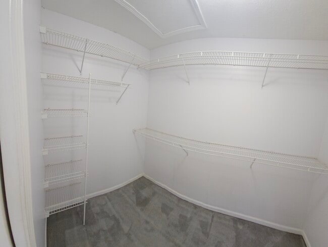 Building Photo - 3910 Old Elm Dr SE