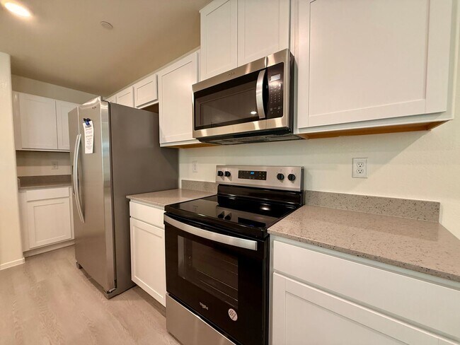 Building Photo - BRAND NEW 3 BED 2.5 BATH 2 CAR GARAGE TOWNHOUSE W/ LOFT FOR RENT!!!