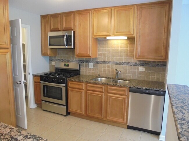 Building Photo - 4730 Calvert Dr