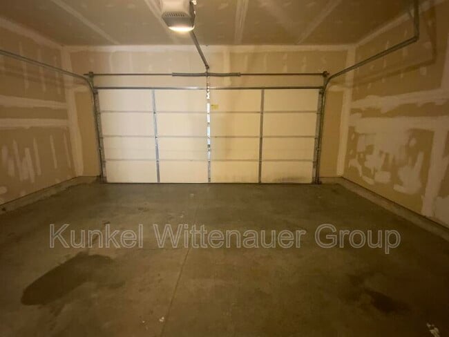 Building Photo - 2437 Larchmont Dr