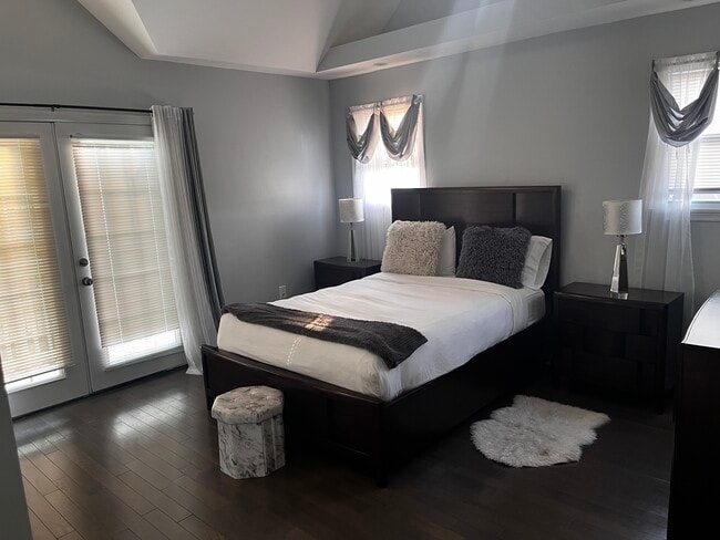 Building Photo - W Street