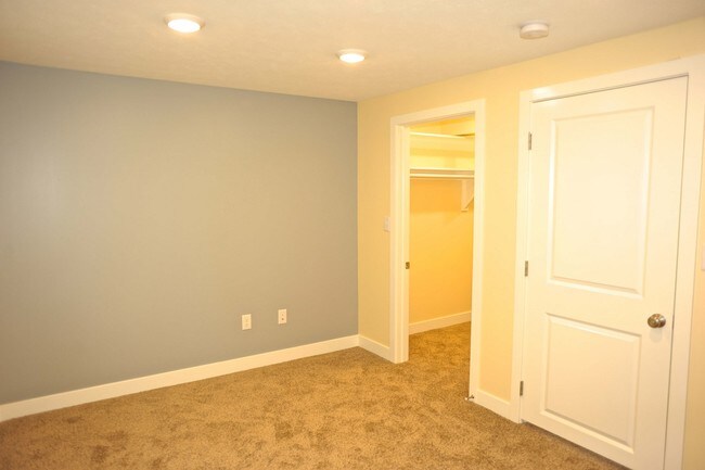 Building Photo - 1213 Lake Michigan Dr NW