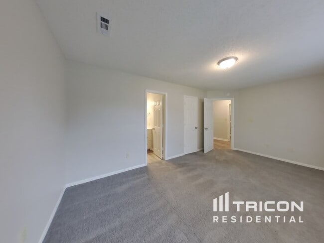 Building Photo - 1322 Thomas Dr