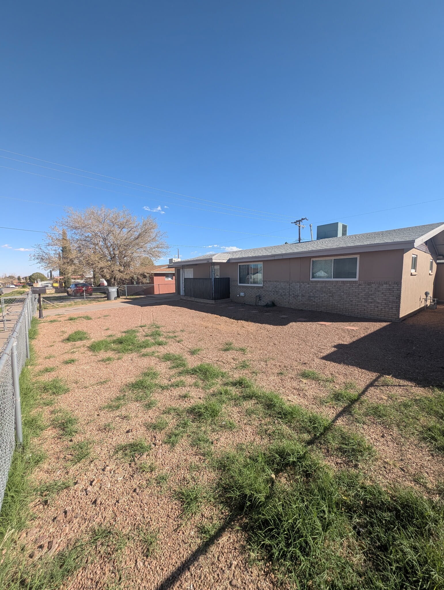 Building Photo - 5004 Royal Dr