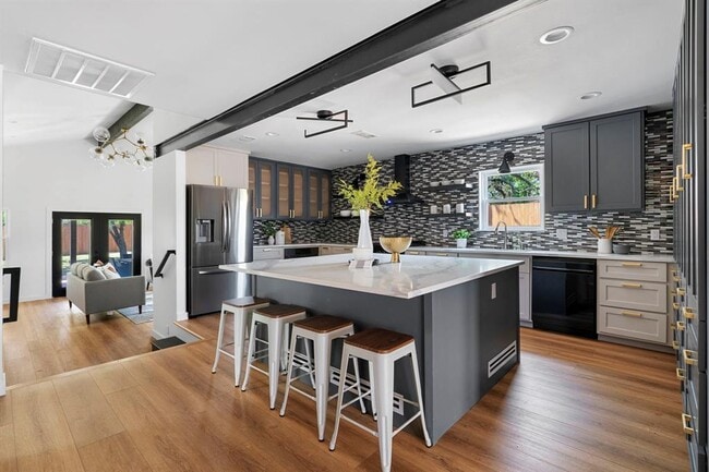 Building Photo - 6501 Thomas Springs Rd