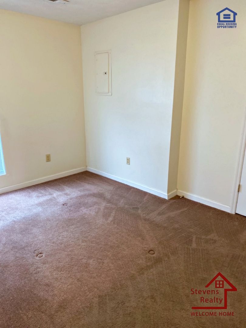 Building Photo - 112 Bybee Woods Dr