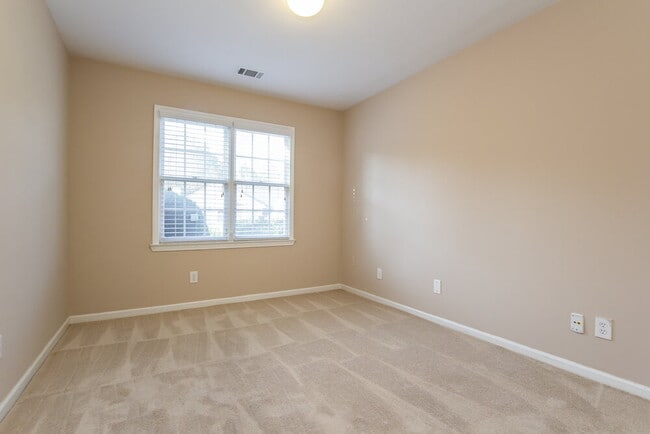 Building Photo - 605 Oxford Crest Ct NW