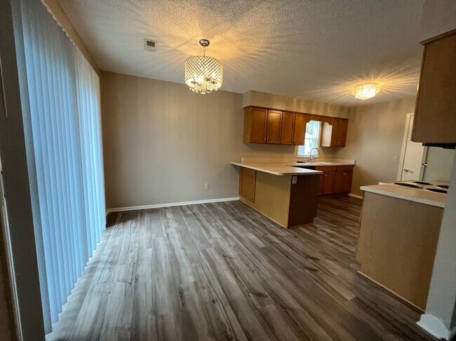 Building Photo - 5510 Columbine Ln