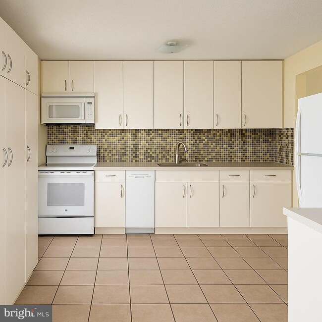 Building Photo - 2536 Chadwick Ct