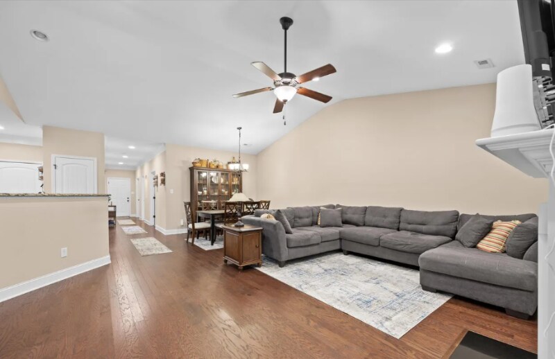 Building Photo - 6125 E McMillan Creek Dr