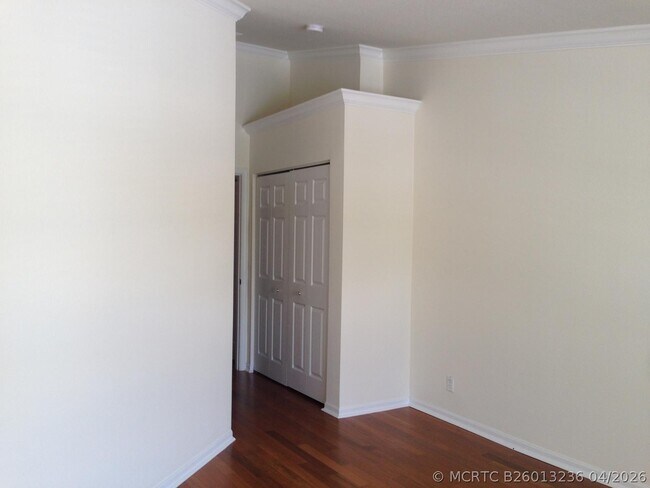 Building Photo - 9680 Lago Dr