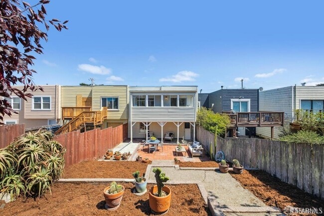 Building Photo - 845 44th Ave