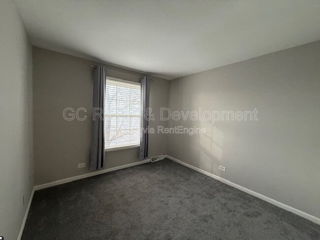 Building Photo - 457 James Ct