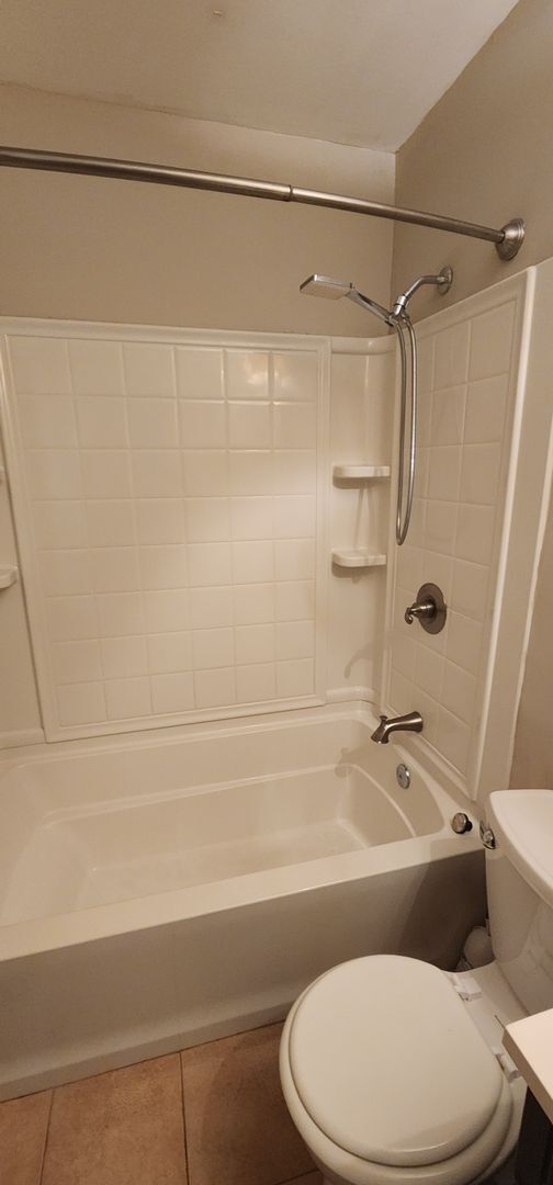 Building Photo - Check This One OUT!! To View is to Rent! 3 Bedroom, 1 Bath. Hardwood Floors, Fireplace, Tile and ...