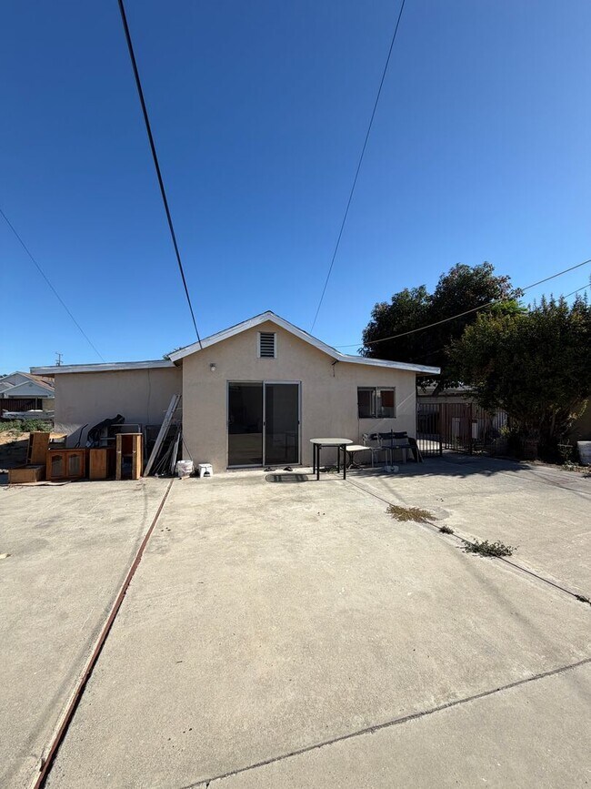 Building Photo - 10031 Larson Ave