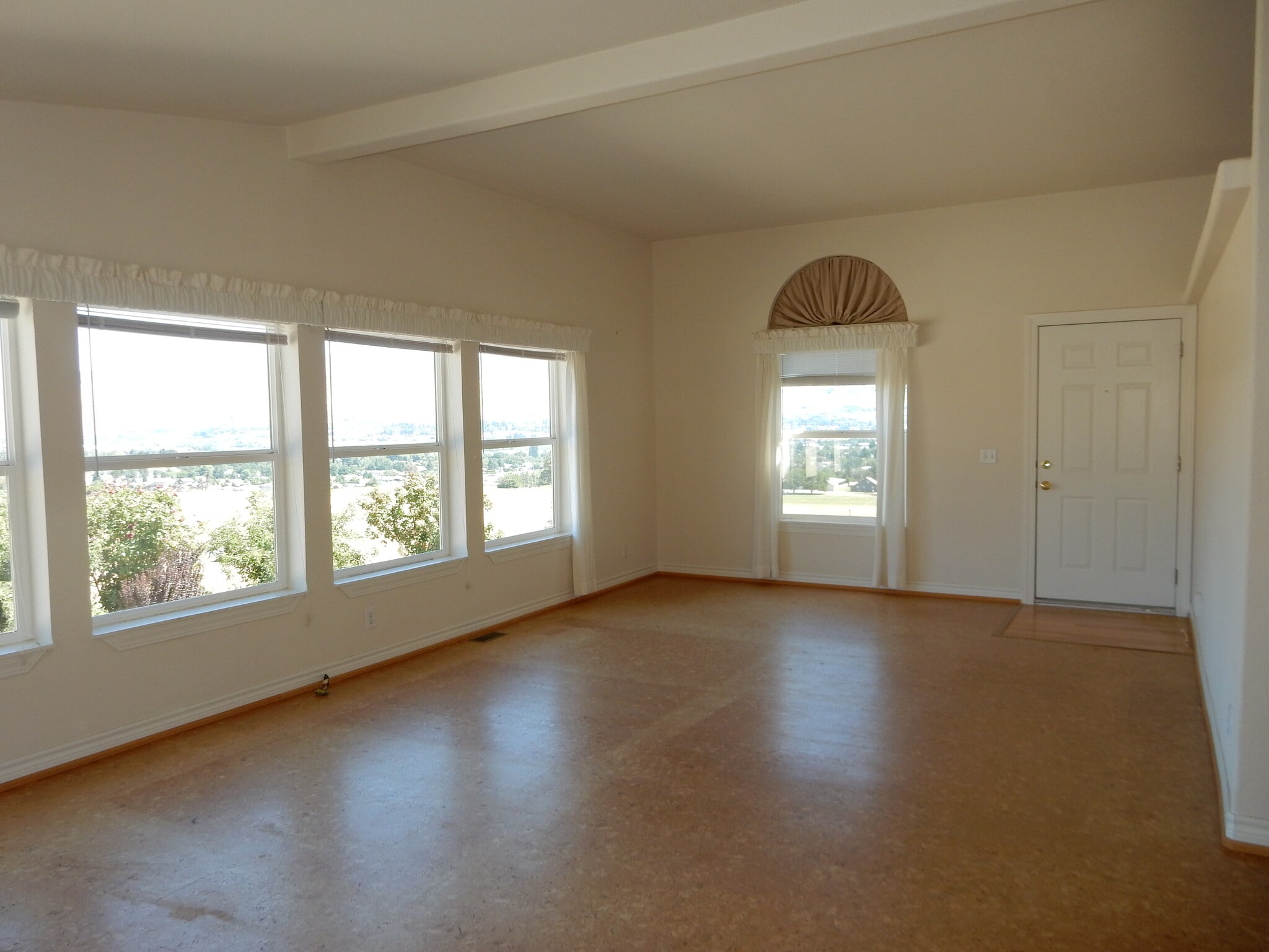 Building Photo - 2121 Springwater Avenue