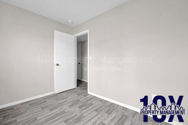 Building Photo - 1080 Viewpointe Dr