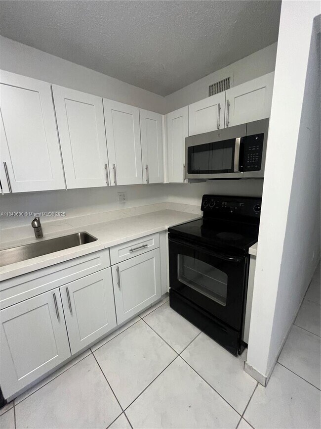Building Photo - 7430 SW 153rd Pl
