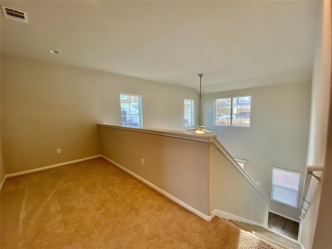 Building Photo - 516 E Slaughter Ln