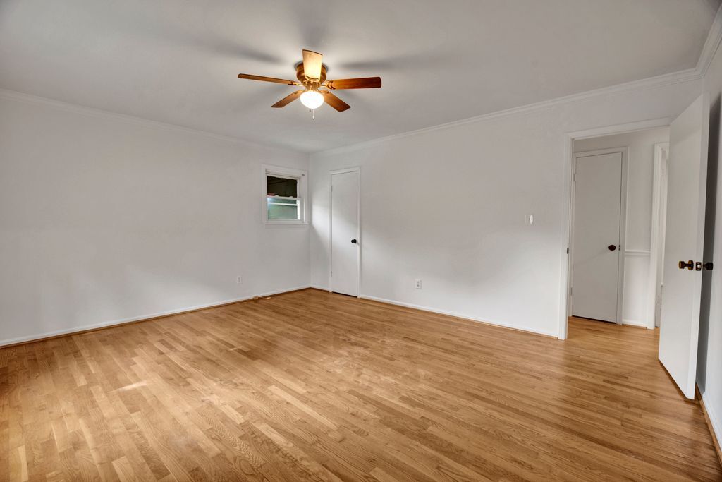 Building Photo - 3541 W Lakeside Dr