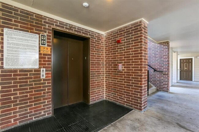 Building Photo - 501 W 26th St