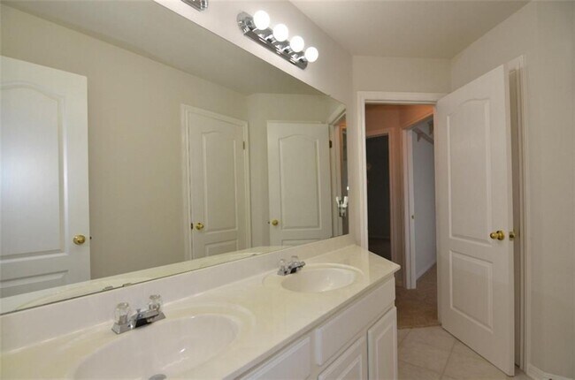 Building Photo - 15024 Galena Dr