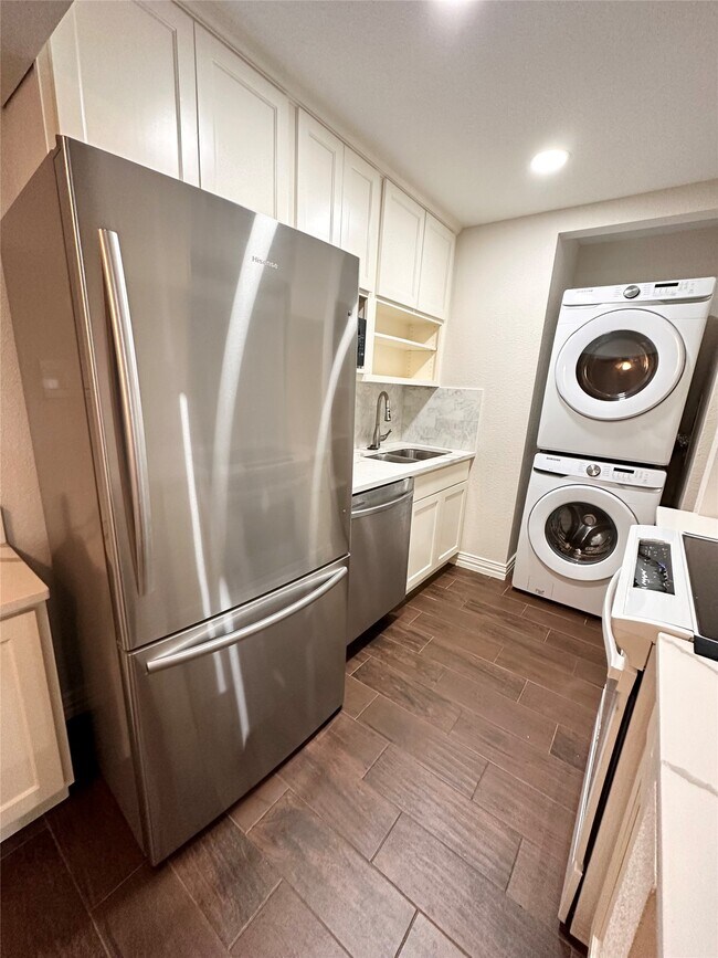 Building Photo - 8935 Gaylord Dr