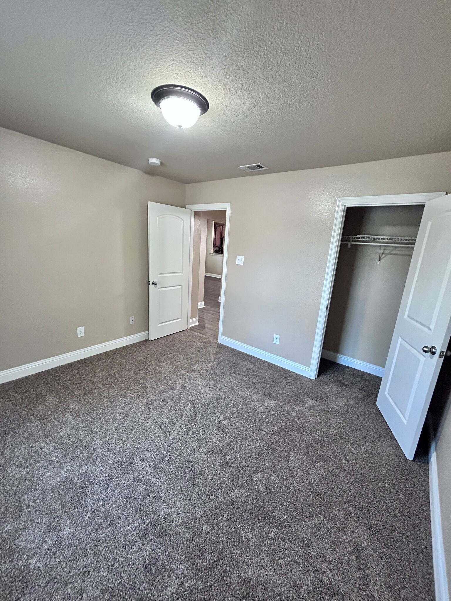Building Photo - 1521 Applegate Way