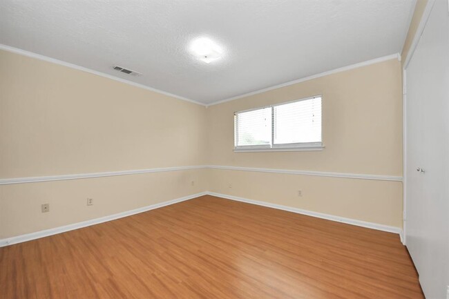 Building Photo - 11411 Briar Forest Dr
