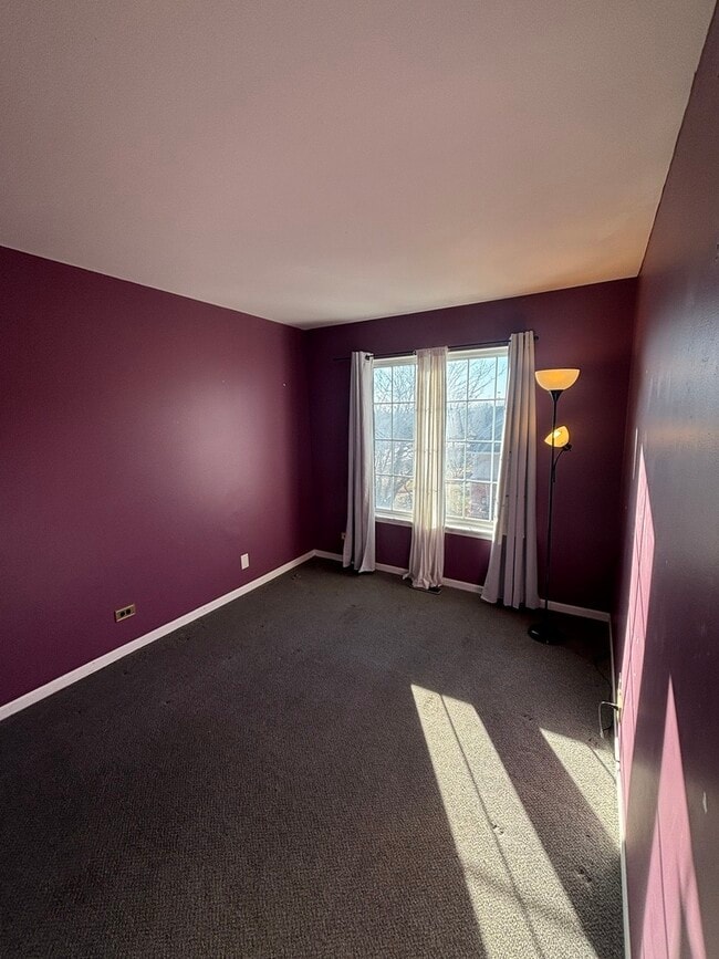 Building Photo - 647 Georgian Ct